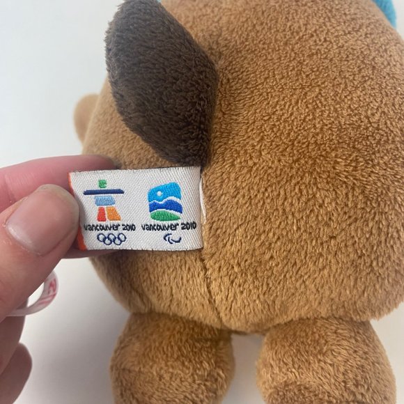 Vancouver 2010 Winter Olympics Canada Mascot Marmot Mukmuk 8" Plush - Picture 3 of 5